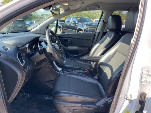 Used 2022 Chevrolet Trax LT image 4