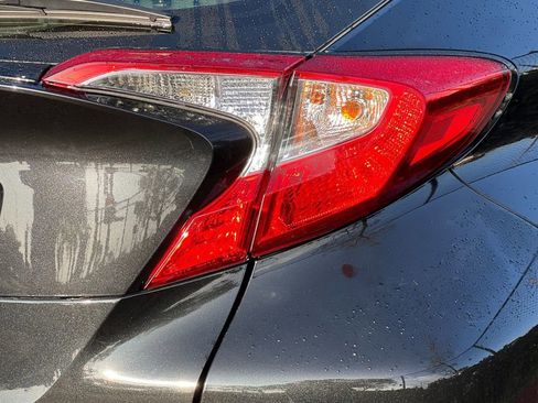 Used 2020 Toyota C-HR XLE image 30