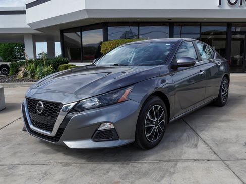 Used 2022 Nissan Altima 2.5 S w/ Driver Assist Package FWD image 4