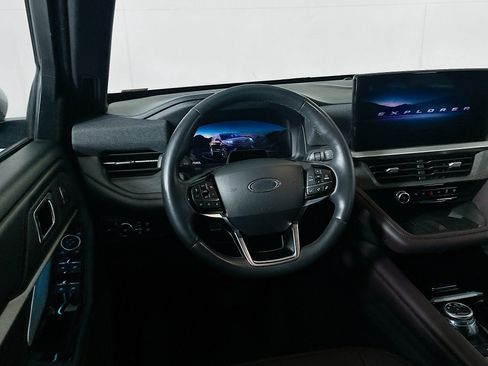 Used 2025 Ford Explorer Platinum w/ LUX Leather Package image 18