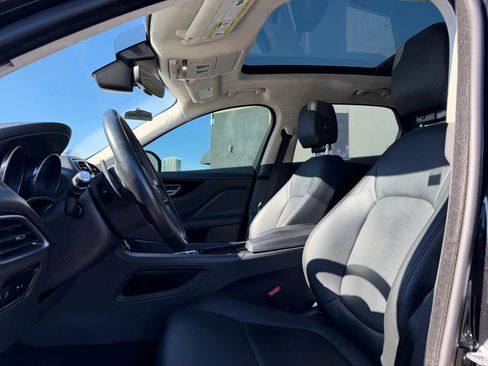 Used 2019 Jaguar F-PACE Premium image 10