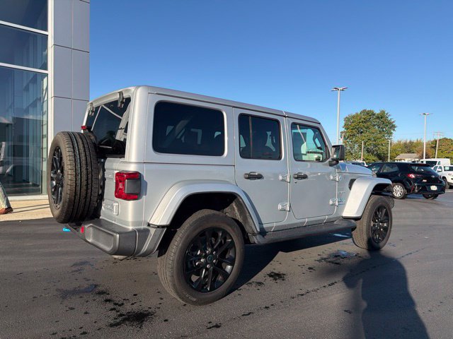 Used 2024 Jeep Wrangler Unlimited Sahara AWD/4WD image 7
