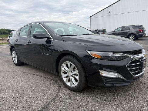 Used 2025 Chevrolet Malibu LT FWD image 2