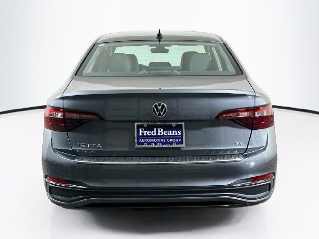 Certified 2024 Volkswagen Jetta SE w/ Panoramic Sunroof Package FWD image 7