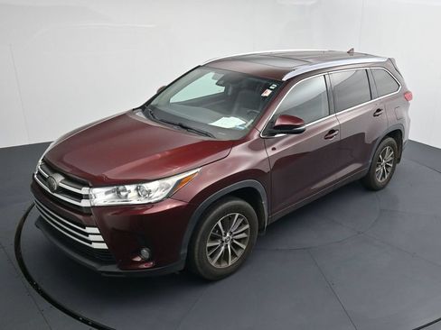 Used 2018 Toyota Highlander XLE AWD/4WD image 12