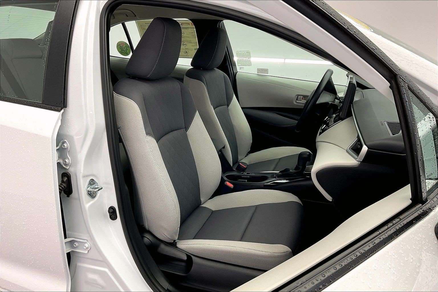 Used 2024 Toyota Corolla LE FWD image 5