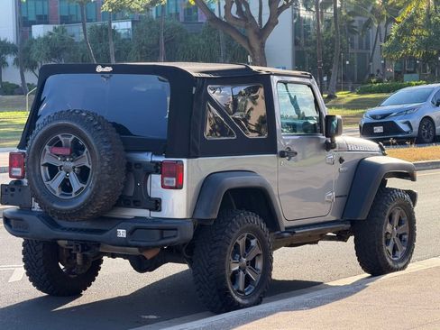 Used 2017 Jeep Wrangler Rubicon AWD/4WD image 5
