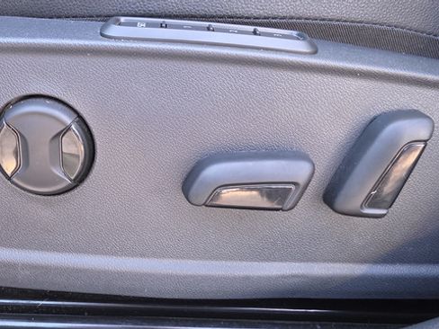 Used 2025 Volkswagen Jetta GLI Autobahn FWD image 34