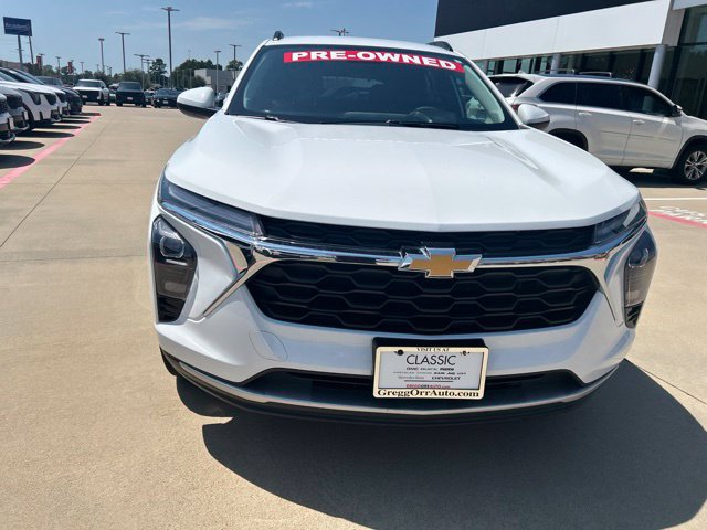 Used 2024 Chevrolet Trax LT FWD image 2