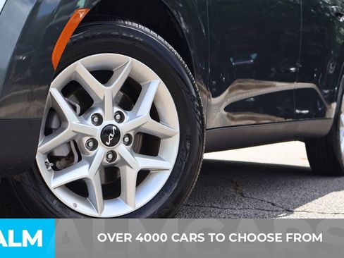 Used 2025 Kia Soul LX w/ LX Technology Package FWD image 3