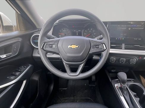 Used 2026 Chevrolet Trax LS w/ LS Convenience Package FWD image 9