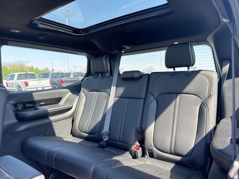 Used 2023 Jeep Grand Wagoneer Series II image 25