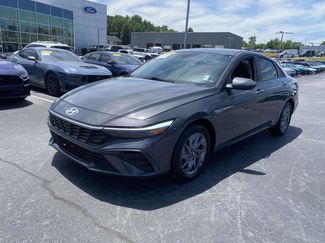 Used 2024 Hyundai Elantra SEL FWD video 3
