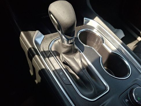 Certified 2023 Chevrolet Traverse LT FWD image 16
