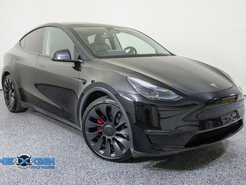 Used 2024 Tesla Model Y Performance AWD/4WD image 1