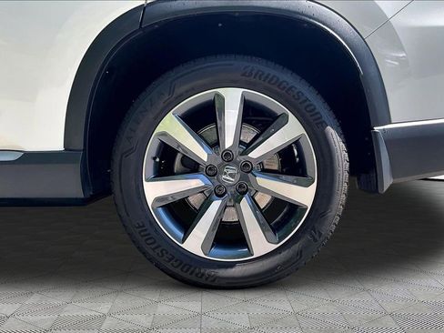 Certified 2025 Honda Pilot Touring image 25