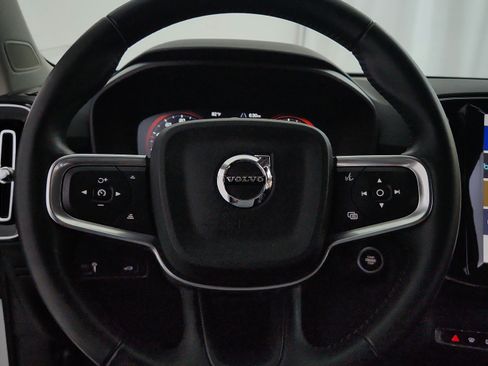 Used 2020 Volvo XC40 T4 Momentum FWD image 21