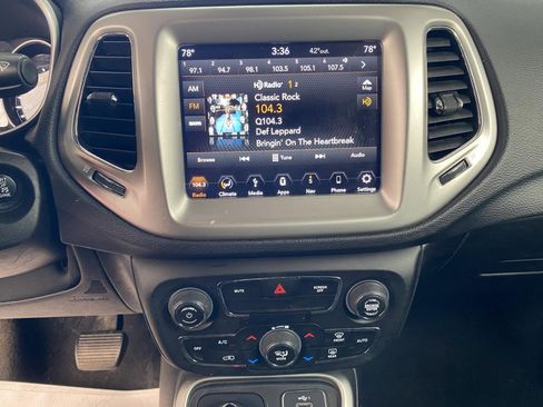 Used 2019 Jeep Compass Latitude w/ Popular Equipment Group AWD/4WD image 18