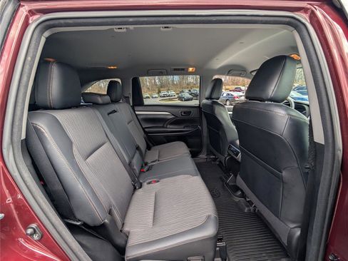 Used 2017 Toyota Highlander Plus image 11
