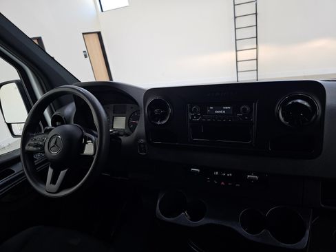Used 2022 Mercedes-Benz Sprinter 2500 image 35