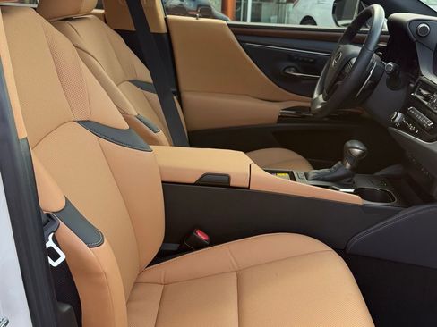 Used 2024 Lexus ES 350 w/ Premium Package image 18