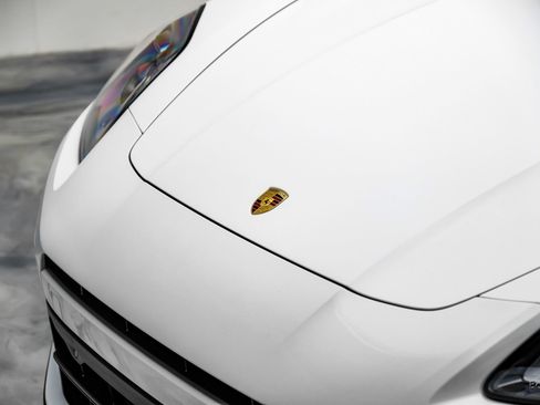 Used 2025 Porsche Panamera w/ Premium Package image 28