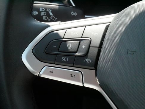 Used 2023 Volkswagen Jetta SE w/ Panoramic Sunroof Package FWD image 25