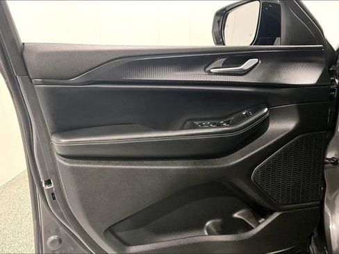 Used 2024 Jeep Grand Cherokee Altitude image 21