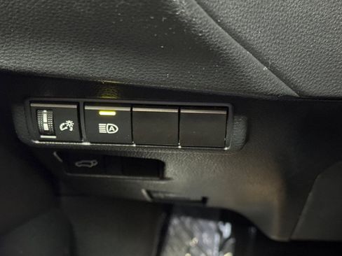 Used 2024 Toyota Corolla Cross XLE w/ Convenience Package FWD image 34
