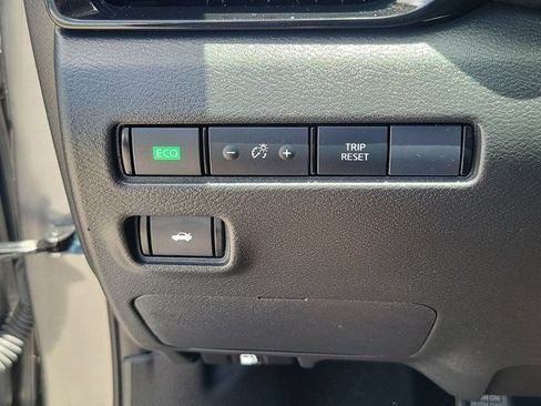 Certified 2024 Nissan Sentra SV FWD image 20