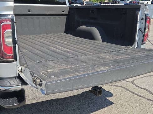Used 2018 GMC Sierra 1500 SLT w/ SLT Premium Package AWD/4WD image 18