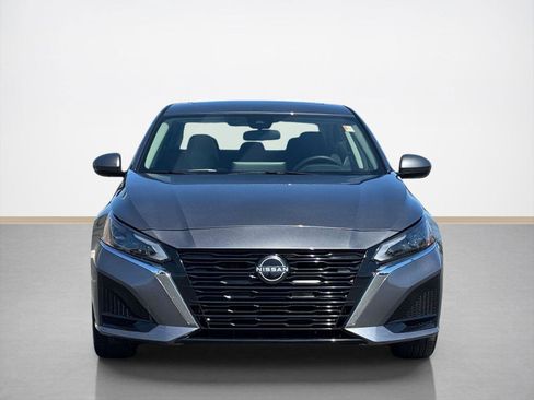 Used 2023 Nissan Altima 2.5 SV w/ SV Premium Package AWD/4WD image 2