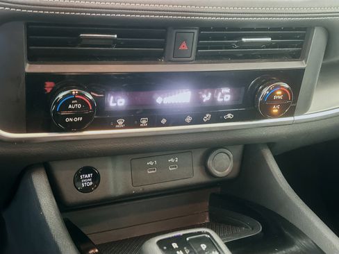 Used 2025 Nissan Rogue SV AWD/4WD image 23