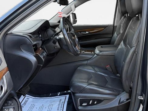 Used 2020 Cadillac Escalade ESV Luxury image 12