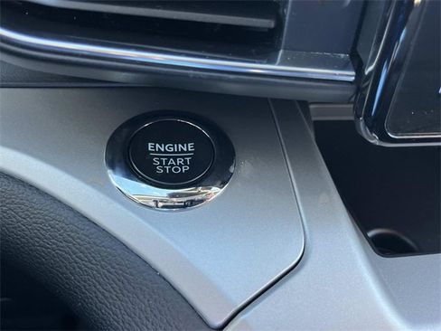 Used 2022 Ford Explorer XLT w/ Equipment Group 202A image 37