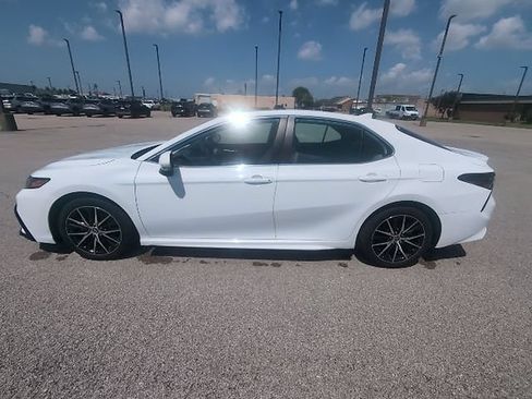 Used 2023 Toyota Camry SE w/ Cold Weather Package FWD image 10