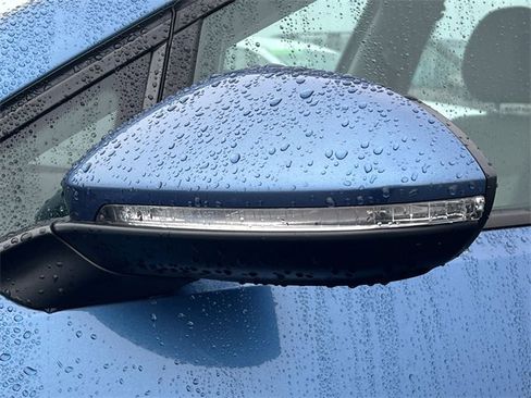 Used 2016 Volkswagen Golf S image 38