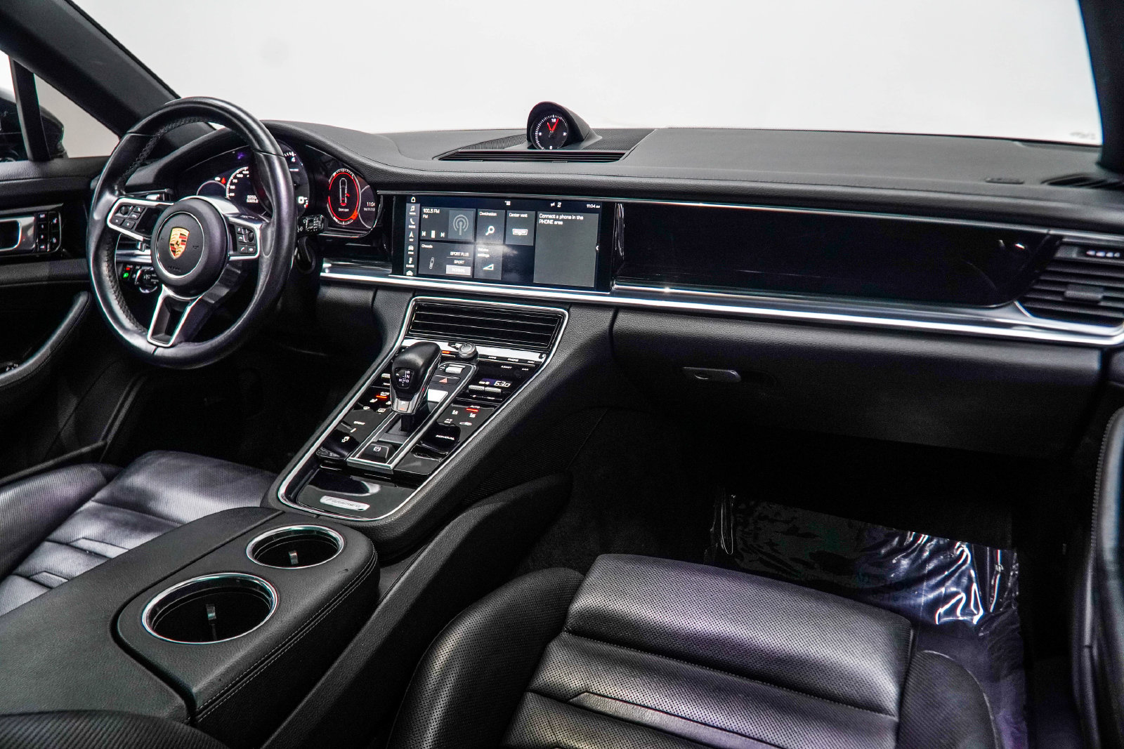 Used 2017 Porsche Panamera 4 AWD/4WD image 23