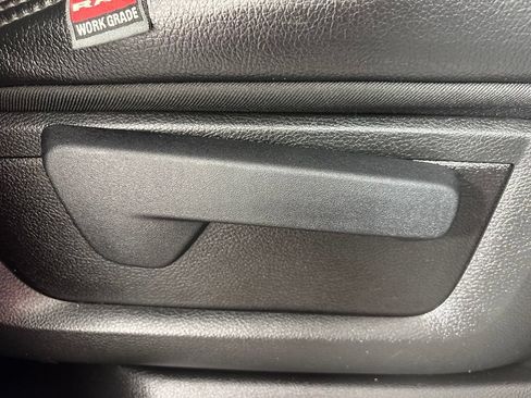 Used 2022 RAM 2500 Tradesman w/ Chrome Appearance Group AWD/4WD image 37
