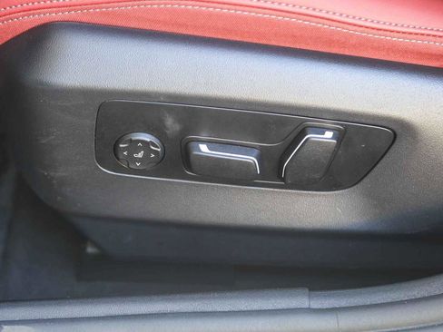 Used 2025 BMW i5 eDrive40i w/ M Sport Package image 18