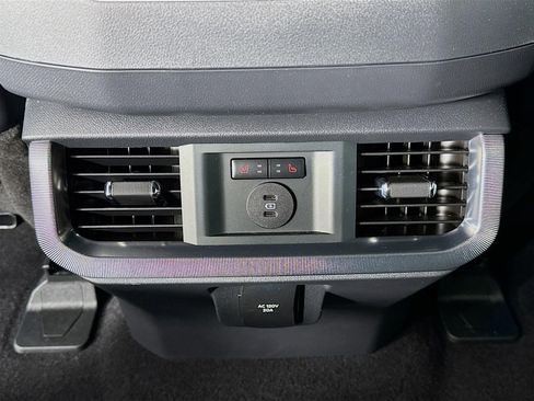 Used 2025 Ford F150 Platinum w/ Equipment Group 702A High image 28