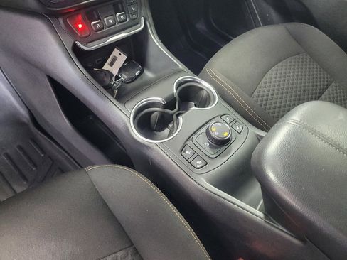 Used 2018 GMC Terrain SLE w/ Driver Convenience Package AWD/4WD image 26
