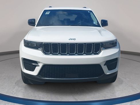 Used 2024 Jeep Grand Cherokee Laredo X AWD/4WD image 2
