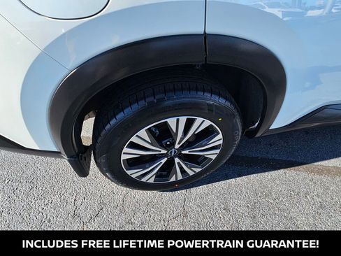 Used 2023 Nissan Rogue SV w/ SV Premium B Package image 11