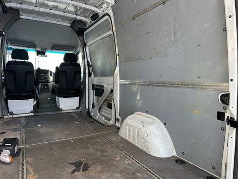 Used 2016 Freightliner Sprinter 2500 image 17