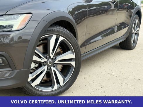 Certified 2023 Volvo V60 B5 Cross Country Plus w/ Climate Package AWD/4WD image 12