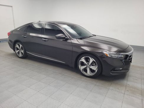 Used 2018 Honda Accord Touring image 11