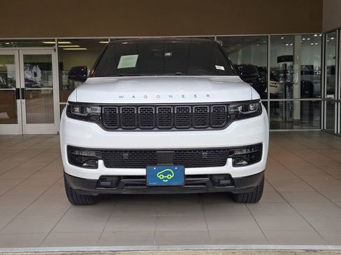 Used 2023 Jeep Wagoneer 4WD image 2