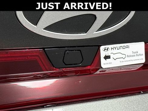 Used 2025 Hyundai Elantra Sport FWD image 38