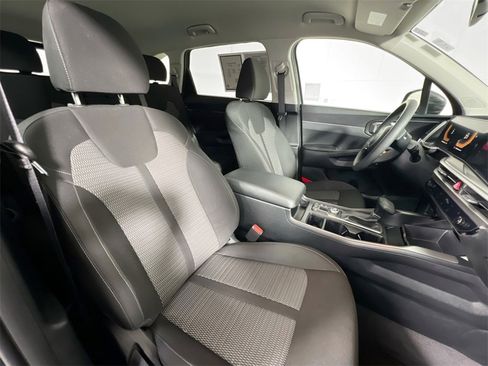 Certified 2024 Kia Sorento LX image 28